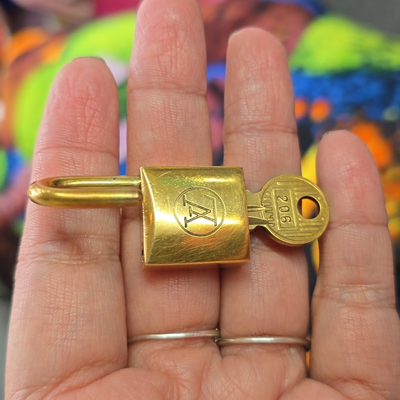 Louis Vuitton Lock and Key #206 - Picture 4 of 5